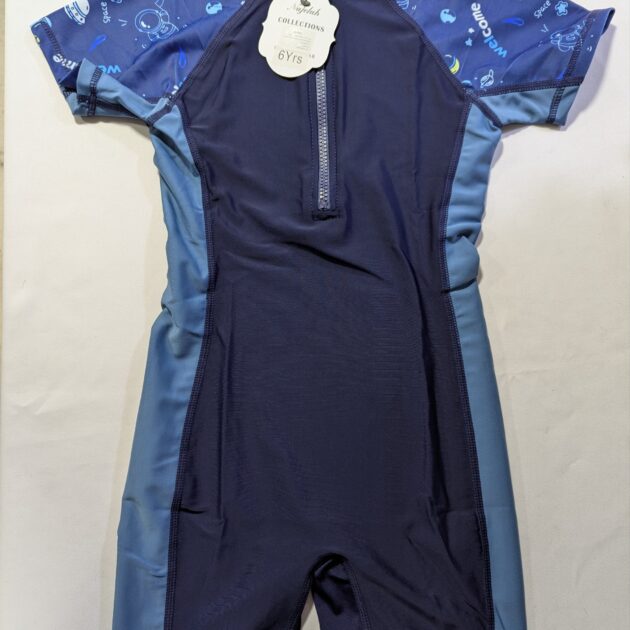 مايو سباحة للاطفال